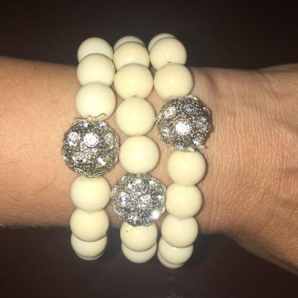 Three cream beaded bracelets. - Picture 2 of 4